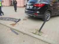 В центре Ярославля на тротуаре сбили пешехода В центре Ярославля на тротуаре сбили пешехода