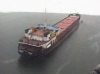 В Рыбинском водохранилище на мель сел танкер