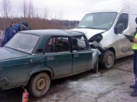 В Угличском районе легковушка въехала под микроавтобус В Угличском районе легковушка въехала под микроавтобус