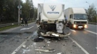 На трассе «Москва-Холмогоры» в Ростовском районе грузовик влетел в тягач с прицепом
