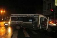 Маршрутка и автобус столкнулись в центре Ярославля Маршрутка и автобус столкнулись в центре Ярославля