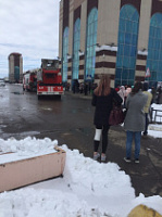 В крупном торговом центре Ярославля тушили пожар