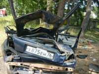 В Мышкинском районе иномарка не выдержала удара о дерево