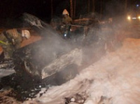 В Заволжском районе Ярославля сгорел автомобиль В Заволжском районе Ярославля сгорел автомобиль