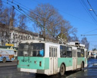 В Рыбинске двери троллейбуса зажали коляску: пострадал ребенок